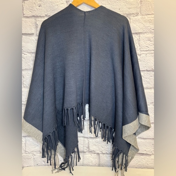 BONGO Steel Blue Fringe Knit Shawl Size Medium - Picture 2 of 4